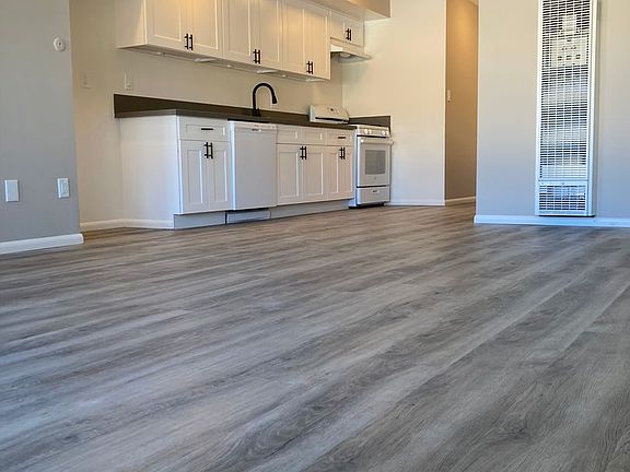 3rd image of 18521 Prairie St #215