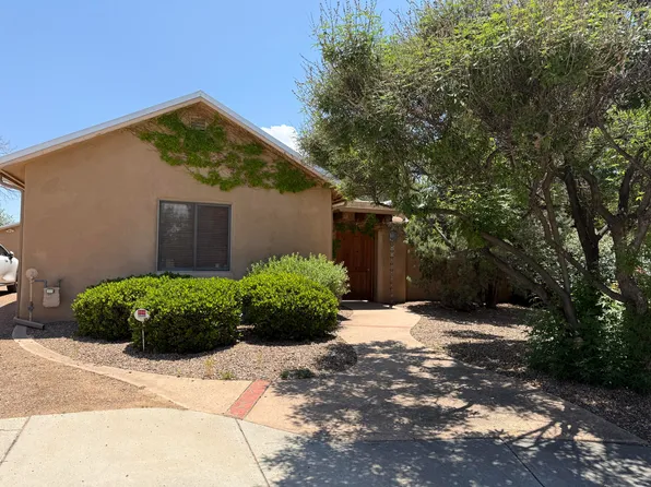 5501 Poblanos Ct NW, Albuquerque, NM 87107