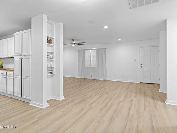 4th image of 4358 Coral St