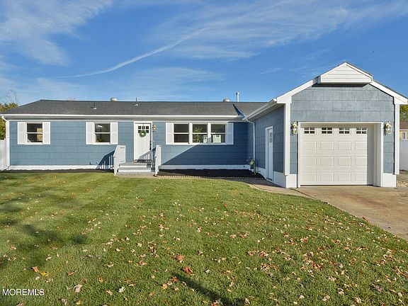 3rd image of 511 Teakwood Drive