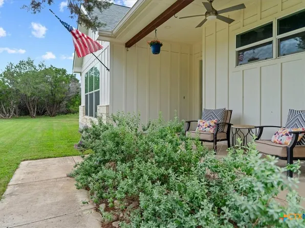 1 Agarita Cir, Wimberley, TX 78676