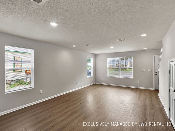 4th image of 1023 E 5th St