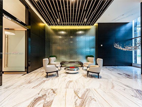 Lobby Paramount