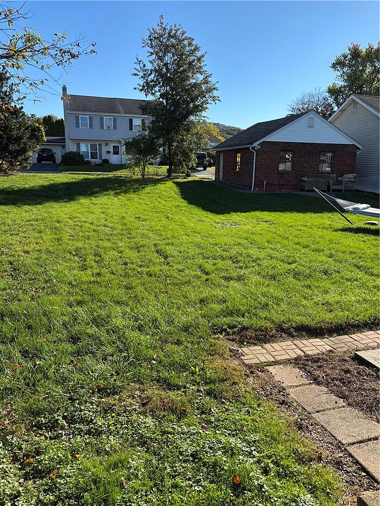 2 bed, 1.0 bath, 1100 sqft, $1,950 — Photo 2
