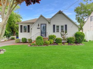 12 Meade Ave, Babylon, NY 11702