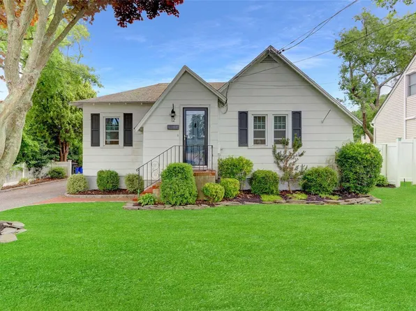 12 Meade Avenue, Babylon, NY 11702