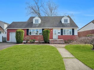 47 Ontario Ave, Plainview, NY 11803