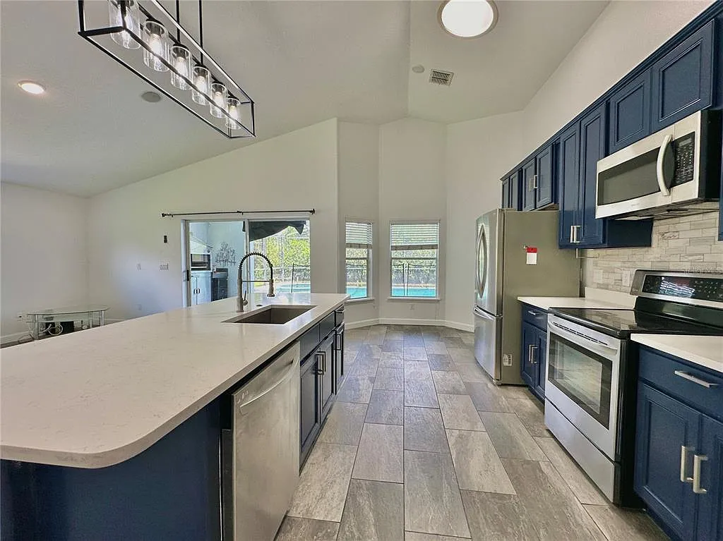 4 bed, 3.0 bath, 1944 sqft, $2,680 — Photo 4