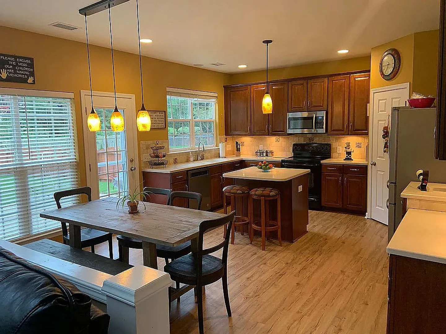 Room in 7 Bedroom Home at Arbor Vista Dr — Photo 4