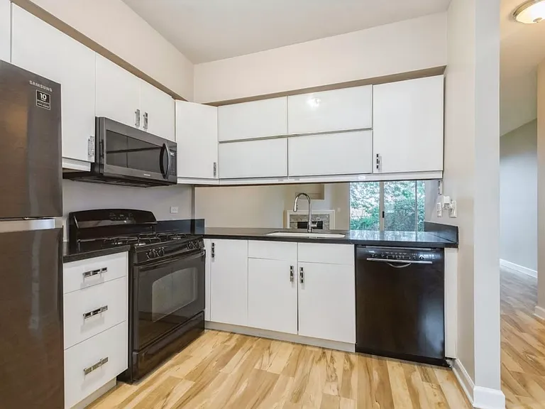 533 Woodhaven Dr #533 — Photo 2