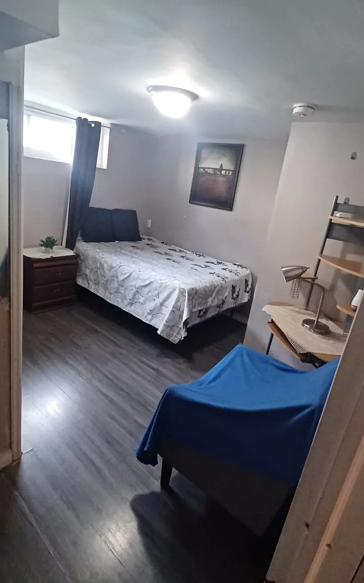 4 bed, 1000 sqft, $2,400 — Photo 3