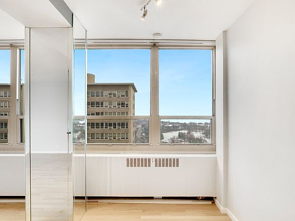 5th image of 3950 N Lake Shore Dr APT 2128