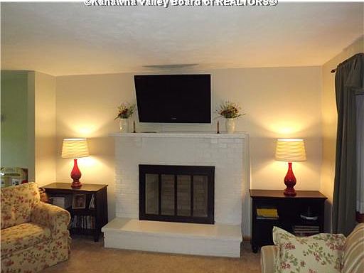 3rd image of 1702 Winding Hill Dr