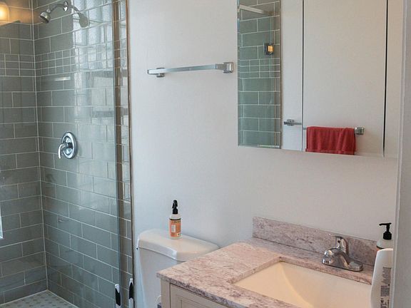5th image of 2450 N Milwaukee Ave #2Z
