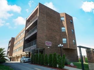 805 S 4th St #B, Champaign, IL 61820