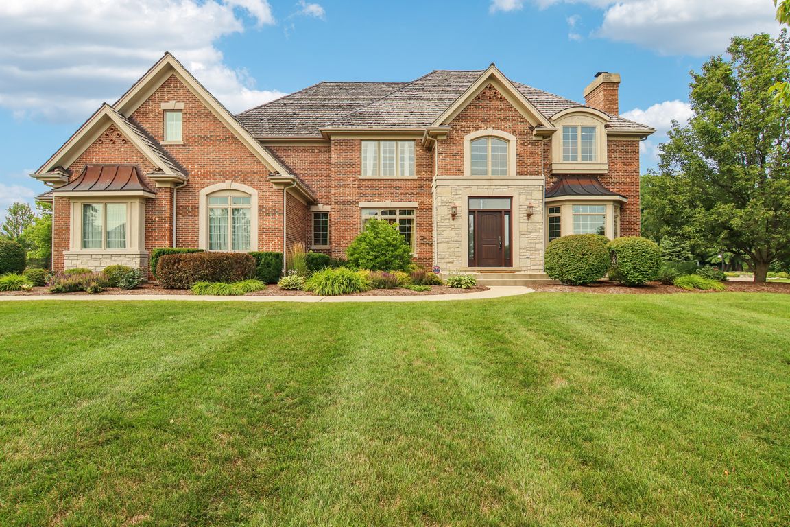 W Summerfield Ct-S2307-001.jpg