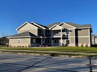 206 S 6th St, Waterford, WI 53185