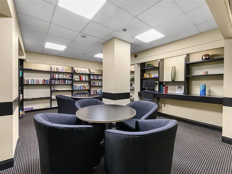 320 Fort Duquesne Blvd #8N — Photo 27