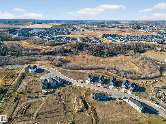 4th image of 3285 Chernowski Way SW