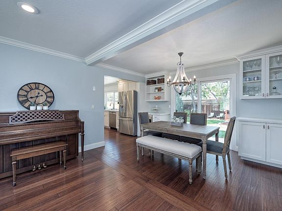 4th image of 1267 Oakglen Way