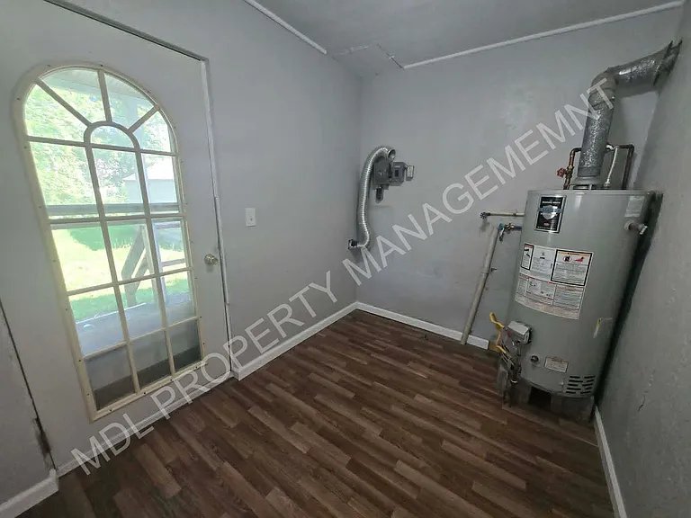 913 N Granger St — Photo 9
