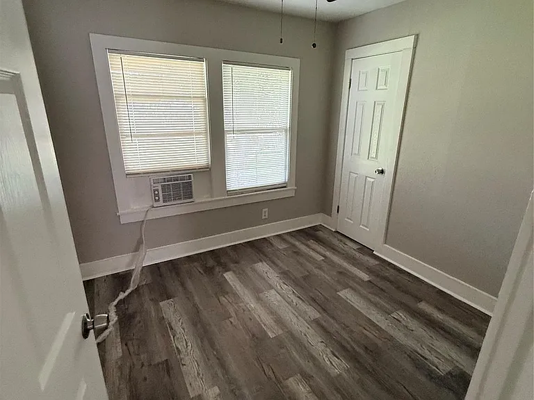 121 S Willow St — Photo 11