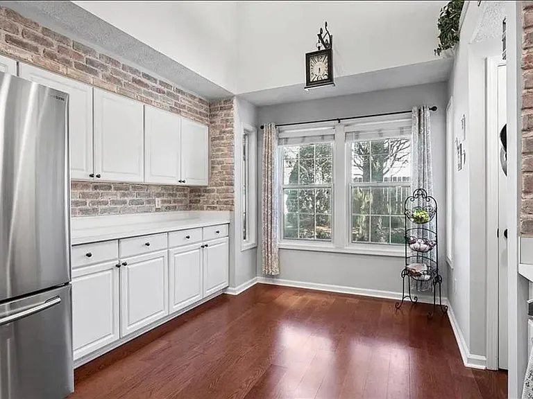 4015 Delamar Dr — Photo 14