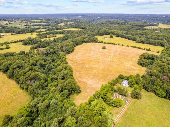 433 Morisset Dr, Sparta, MO 65753