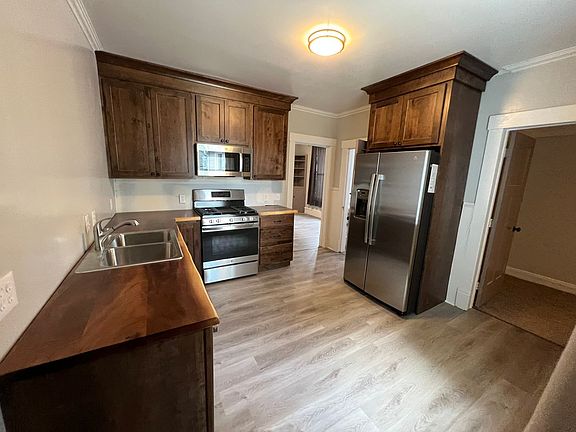 3rd image of 705 2nd Ave S