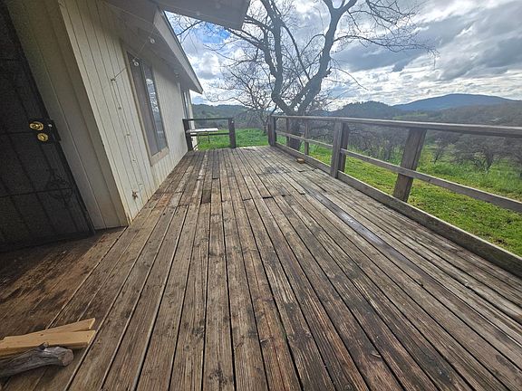 3rd image of 46689 Sassafras Ln