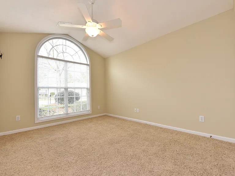 2192 Herndon St — Photo 5