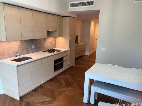 1108 Auahi St #411, Honolulu, HI 96814