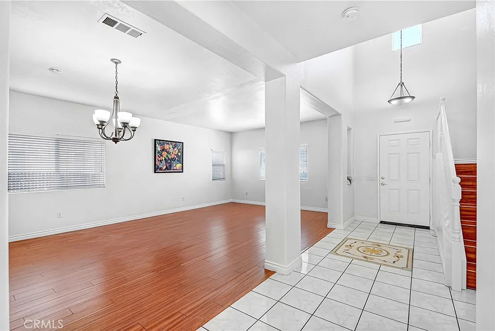 4 bed, 2.5 bath, 2905 sqft, $3,199 — Photo 2