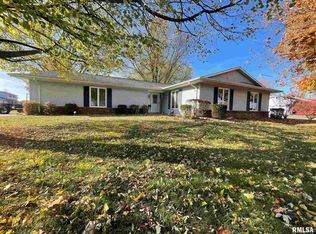 1144 Karenoaks Dr, Macomb, IL 61455