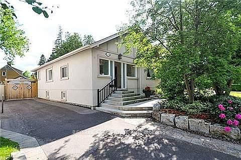 1st image of 106 Burnhamthorpe Rd
