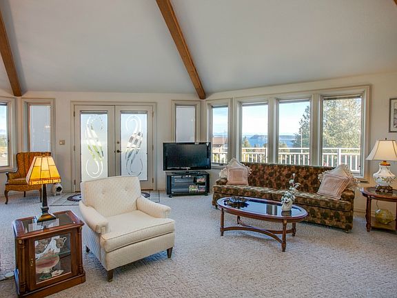 5th image of 630 Pioneer Dr