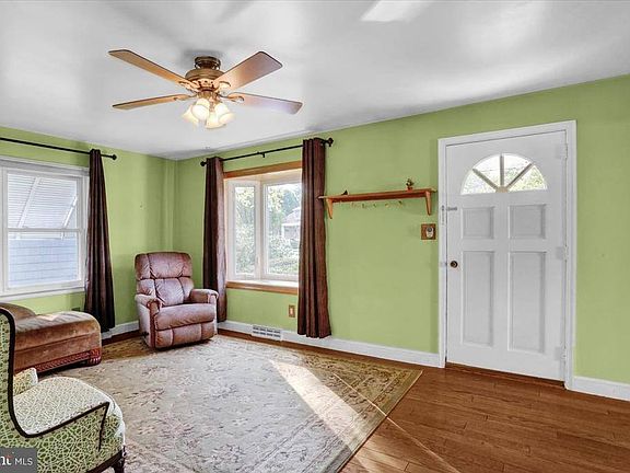 4th image of 609 Byram St