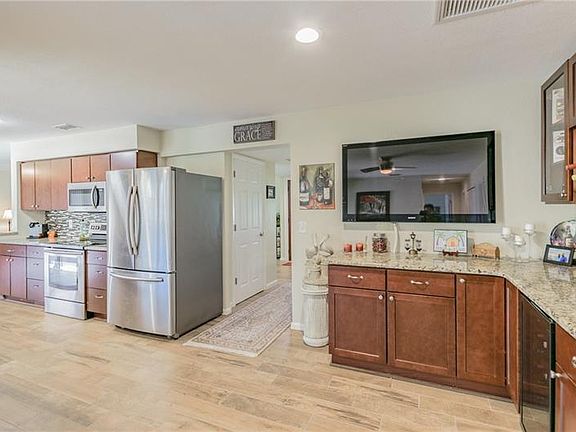 5th image of 1833 Oakdale Ln S