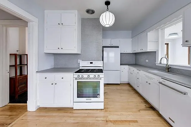4219 N Albany Ave #2 — Photo 8
