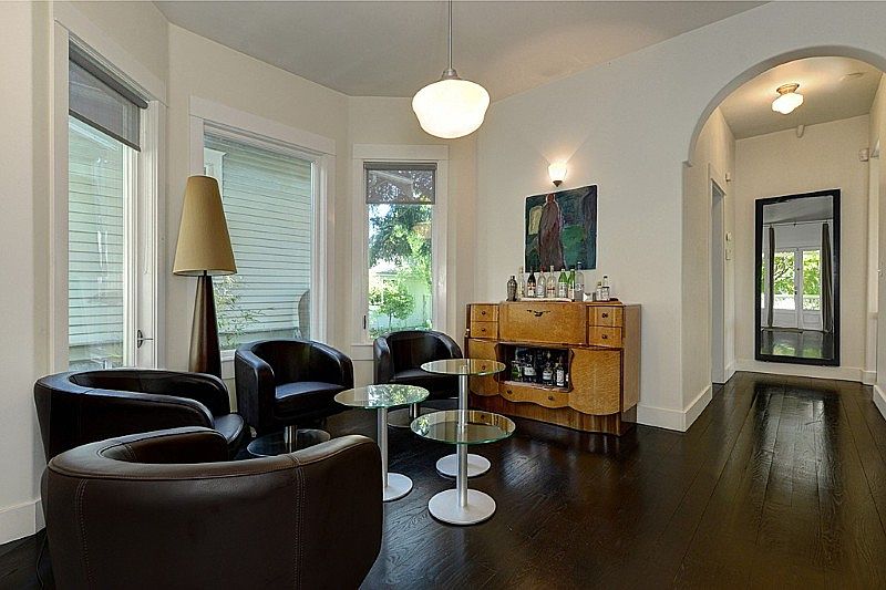 Main floor alcove den~bar...A great little private area away from the main living room.