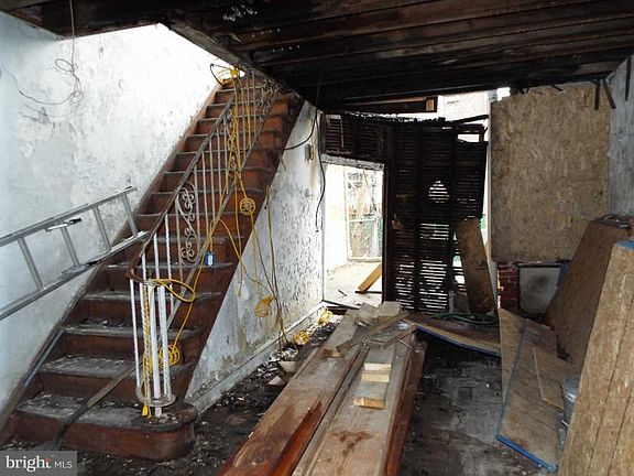 4th image of 1342 N Hobart St