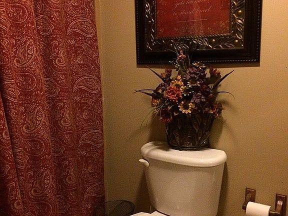 Guest bath with standard tub