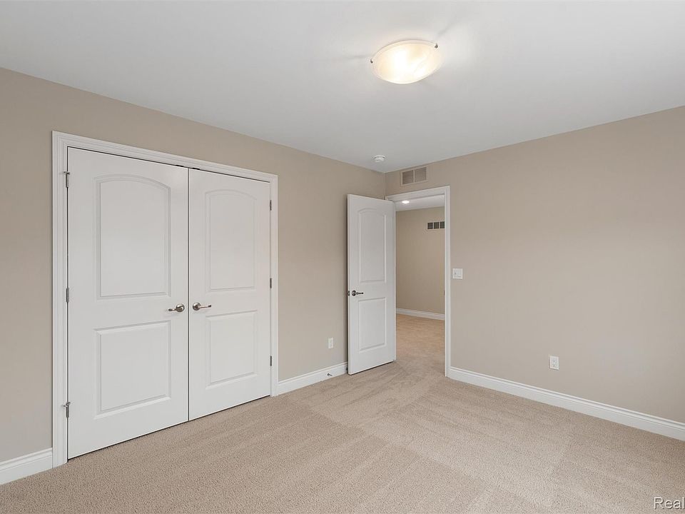 807 Balmoral Ln, photo 17