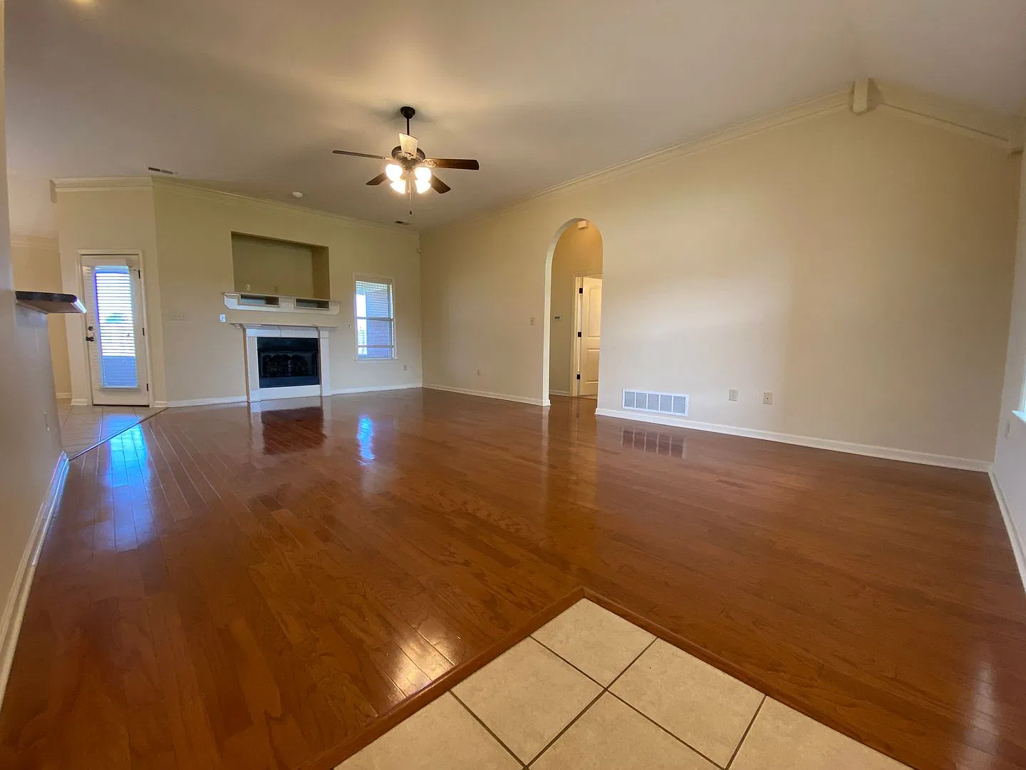 Great Floor Plan In Bayou Vista — Photo 3