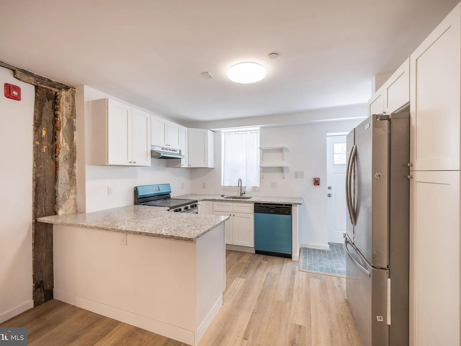 1 bed, 1000 sqft, $1,545 — Photo 2