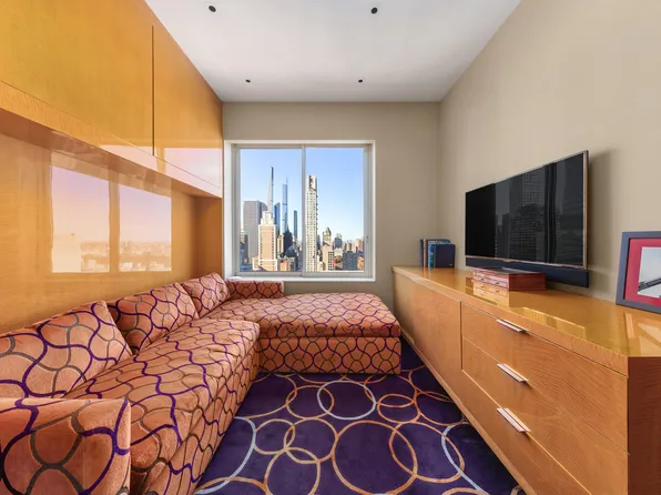 200 East 61st Street image 11 of 17