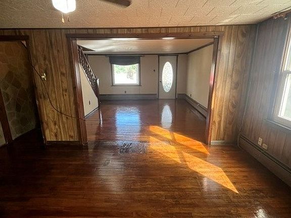 5th image of 444 E Bertsch St