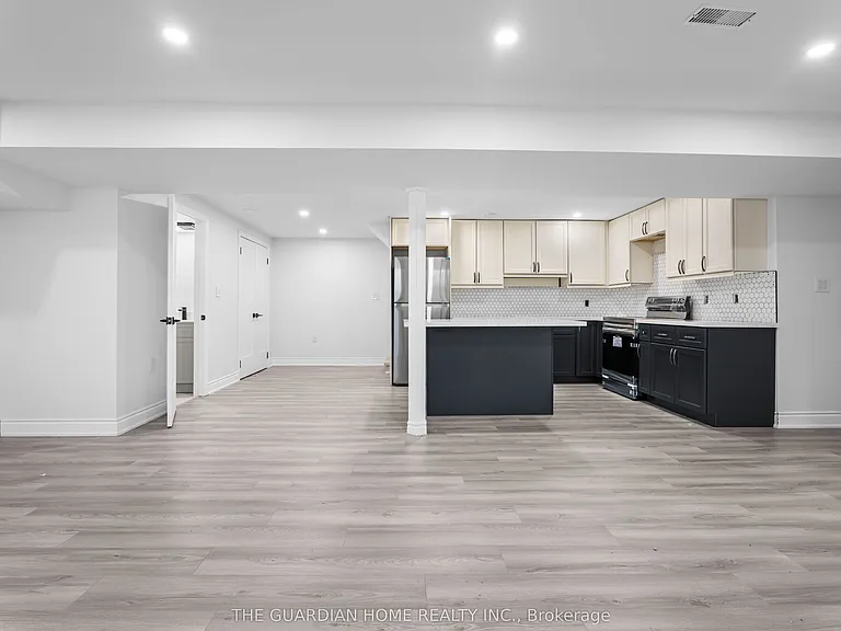 44 Williamson Dr W — Photo 11