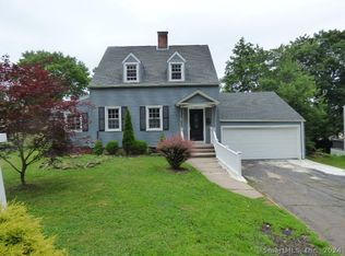 135 Ridge Rd, Hamden, CT 06517