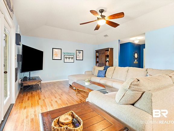 4th image of 9621 Spring Meadow Dr N